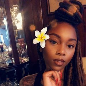 Meet your Posher, Ebony